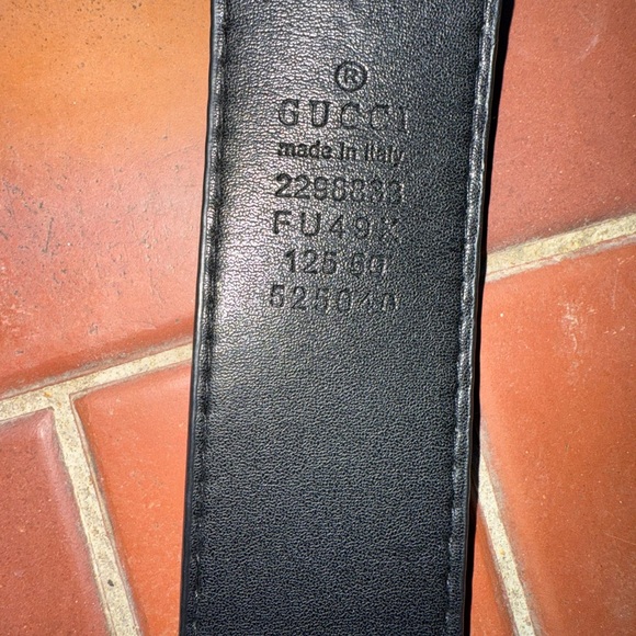 Unauthenticated Luxury Black Leather Belt with Gold Buckle - Picture 3 of 3